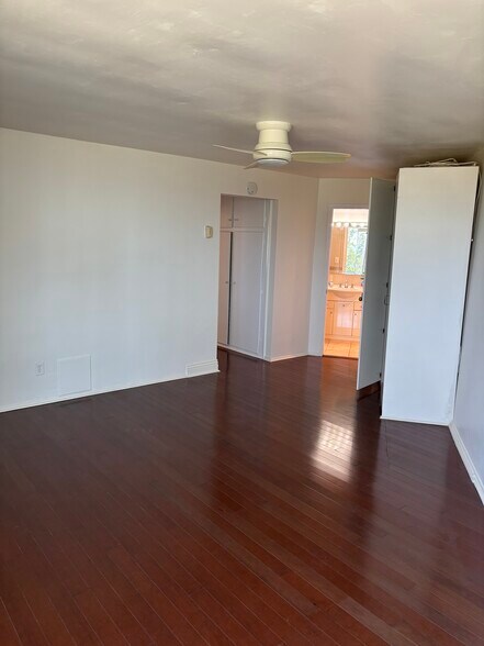 Building Photo - 8040 Girard Ave