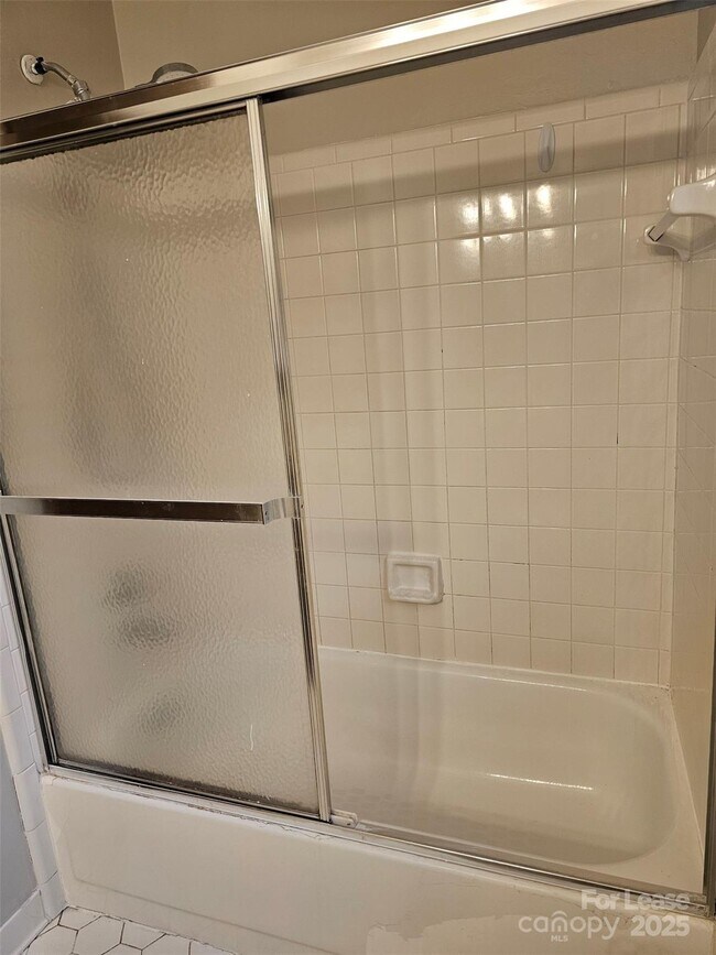 Building Photo - 9301 Chislehurst Rd