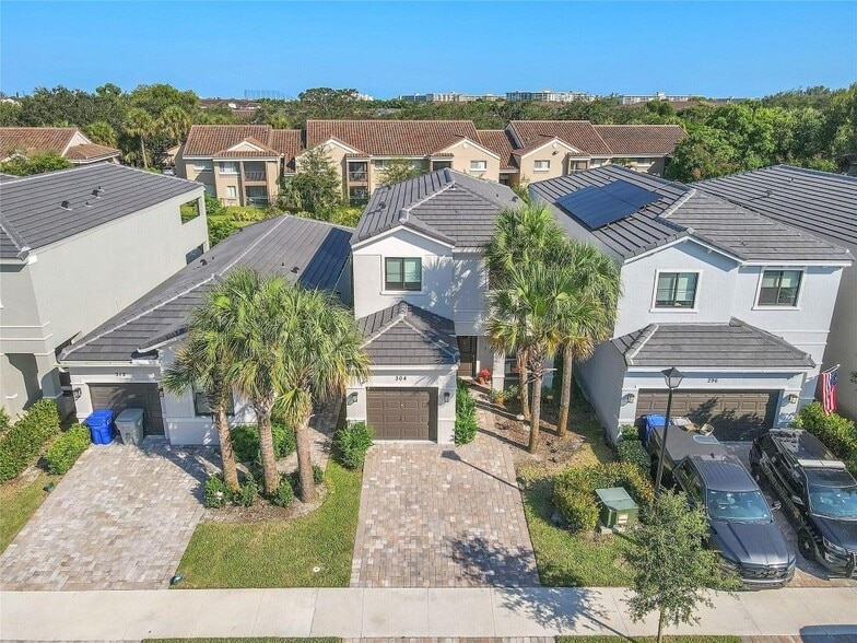 Building Photo - 304 NW 36th Ave