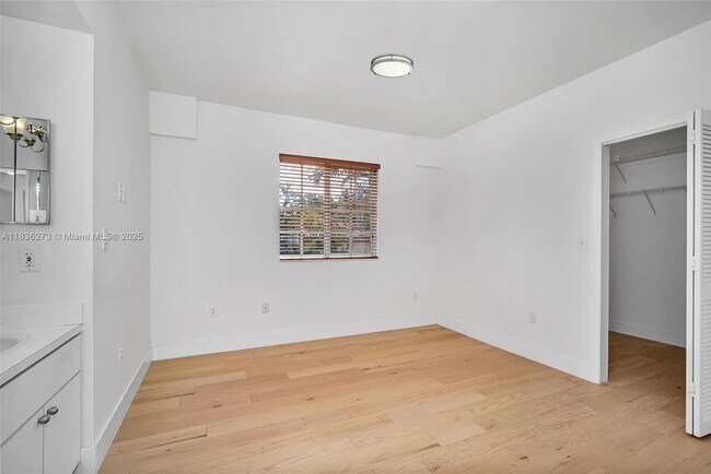 Building Photo - 1135 Asturia Ave