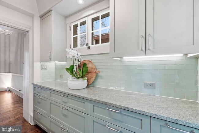 Building Photo - 1241 33rd St NW