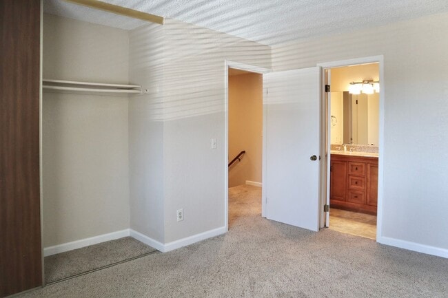 Building Photo - Charming 2-bedroom condo - Mission San Jose District!