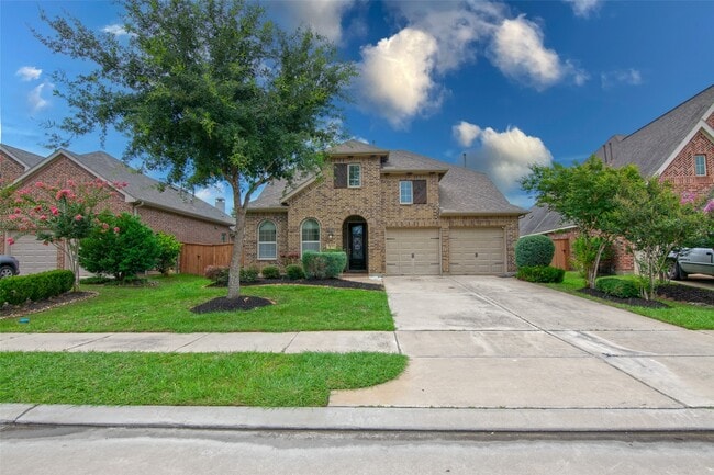 Building Photo - 18122 Glenlyon Dr