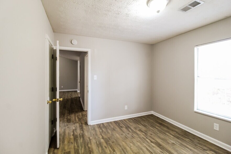 Building Photo - 4265 Loveless Pl