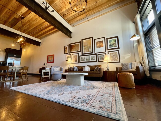 Building Photo - 719 S. Baker St.