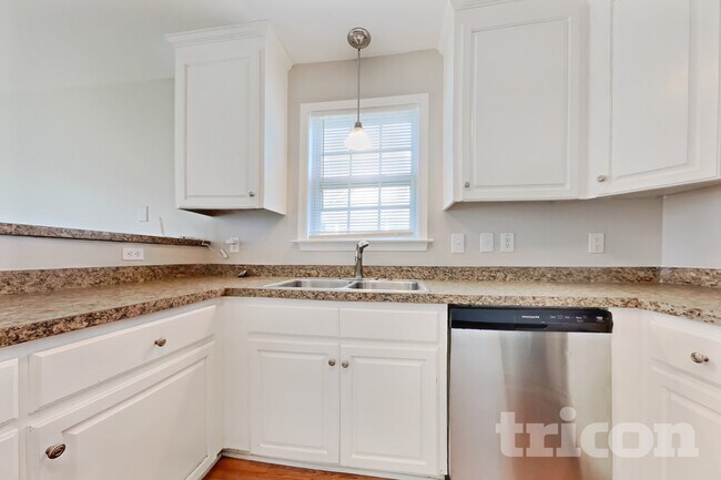 Building Photo - 51 Bear Oak Dr