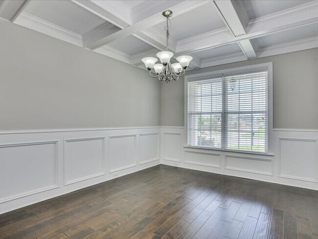 Building Photo - 5 Bedroom 3 Bath In Evans!
