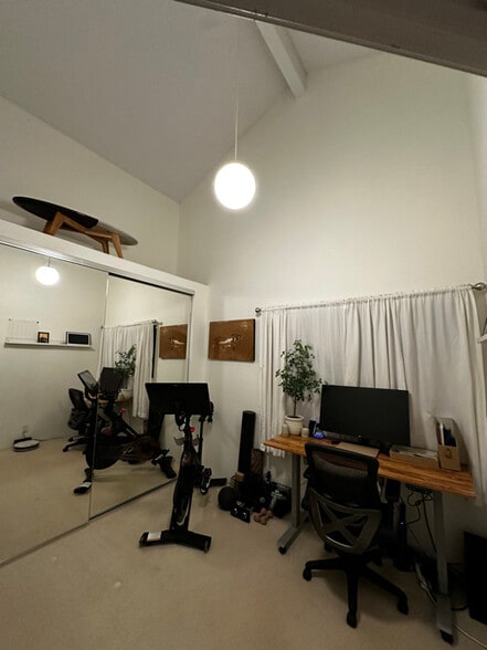 Building Photo - 15 Kulanihakoi St