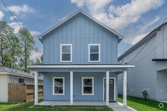 Building Photo - 16863 W Juneau St