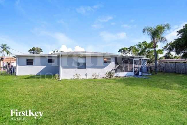 Building Photo - 990 Badger Dr NE