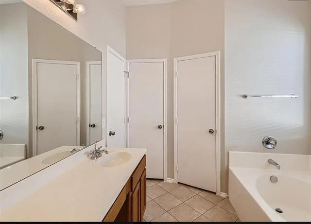 Building Photo - 850 Warbler Ln
