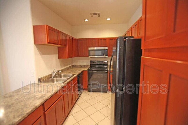 Building Photo - 1505 E Sahuaro Dr