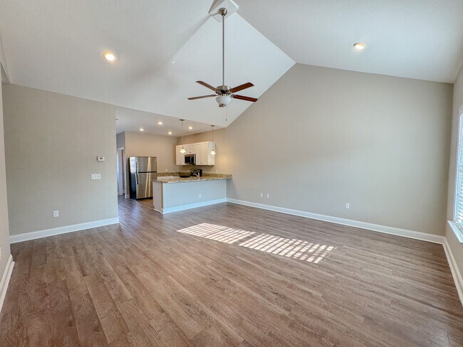 Building Photo - 114 Way Bill Cir