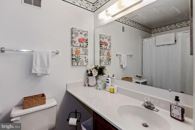 Building Photo - 2131 Silentree Dr