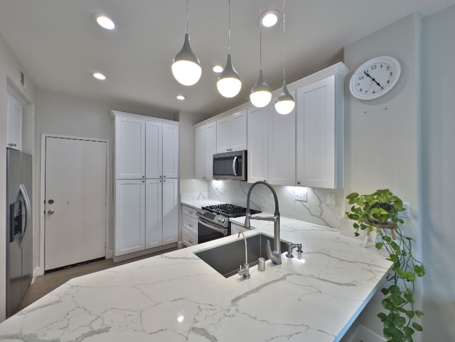 Building Photo - 11595 Compass Point Dr N
