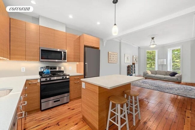 Primary Photo - 402 2nd St