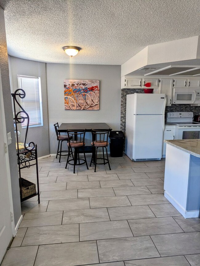 Building Photo - Furnished Rock l - Condo