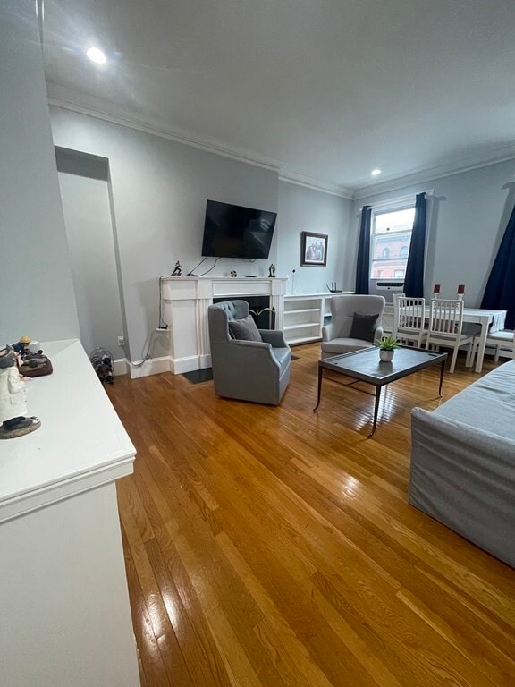 Building Photo - 450 Beacon St