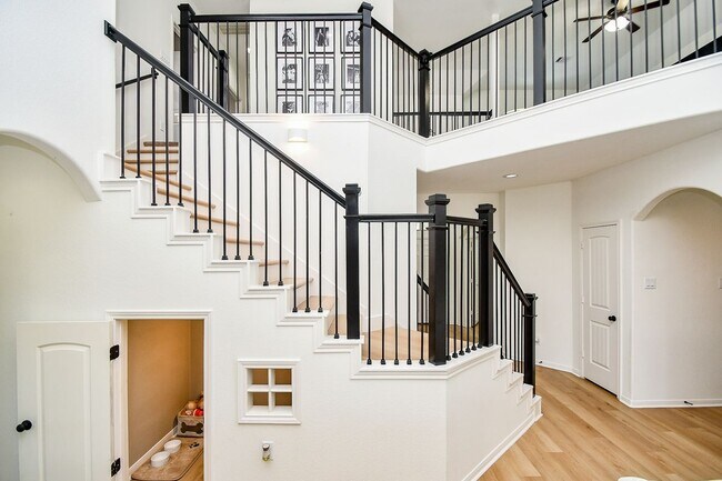 Building Photo - 24119 Via Renata Dr