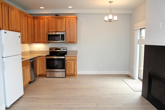 Building Photo - 827 NW Victoria Ave