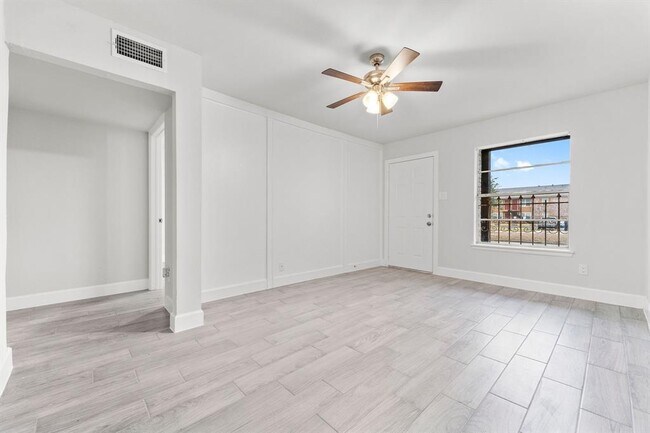 Building Photo - 9026 Kempwood Dr