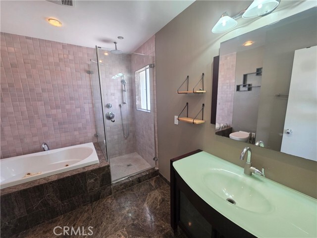 Building Photo - 5256 Lindley Ave