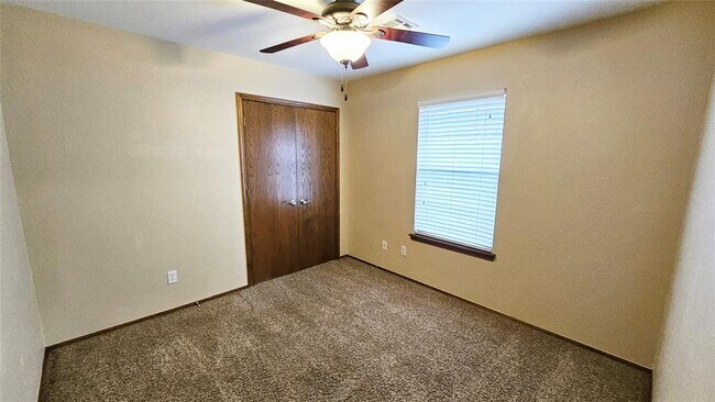 Building Photo - 420 E Plantation Terrace