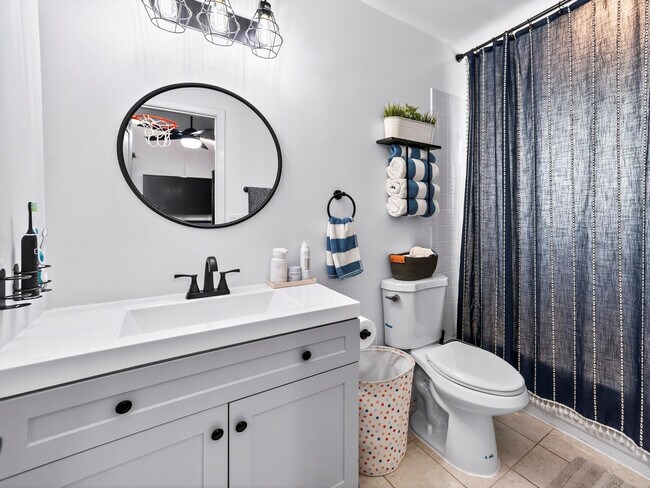 Building Photo - 8009 NW 71st Ct