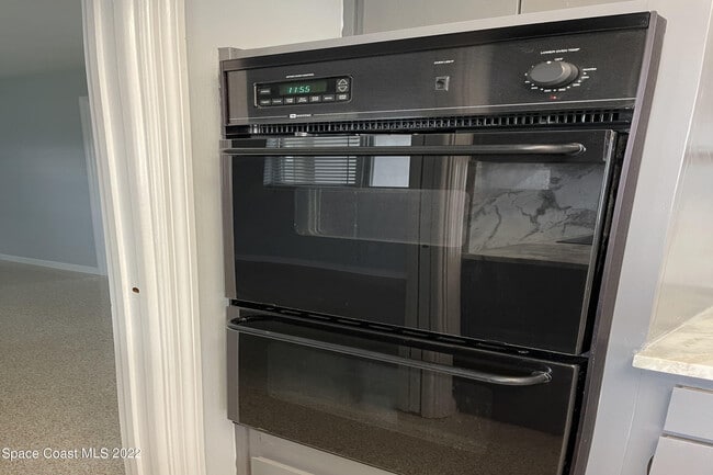 Building Photo - 215 Marion St