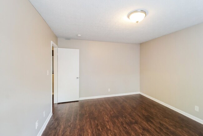 Building Photo - 819 Park Villa Way