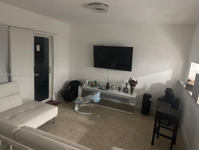 Building Photo - 984 W 40th St