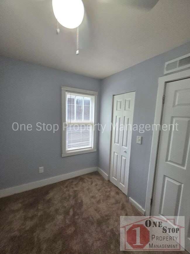 Building Photo - Beautiful 4 Bedroom 2 Bathroom in Kansas City!