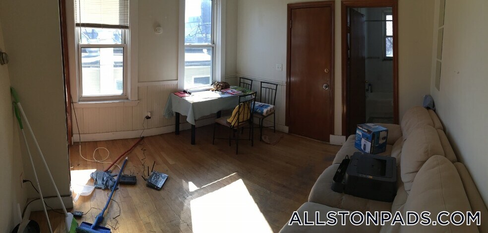 Building Photo - 59 Linden St