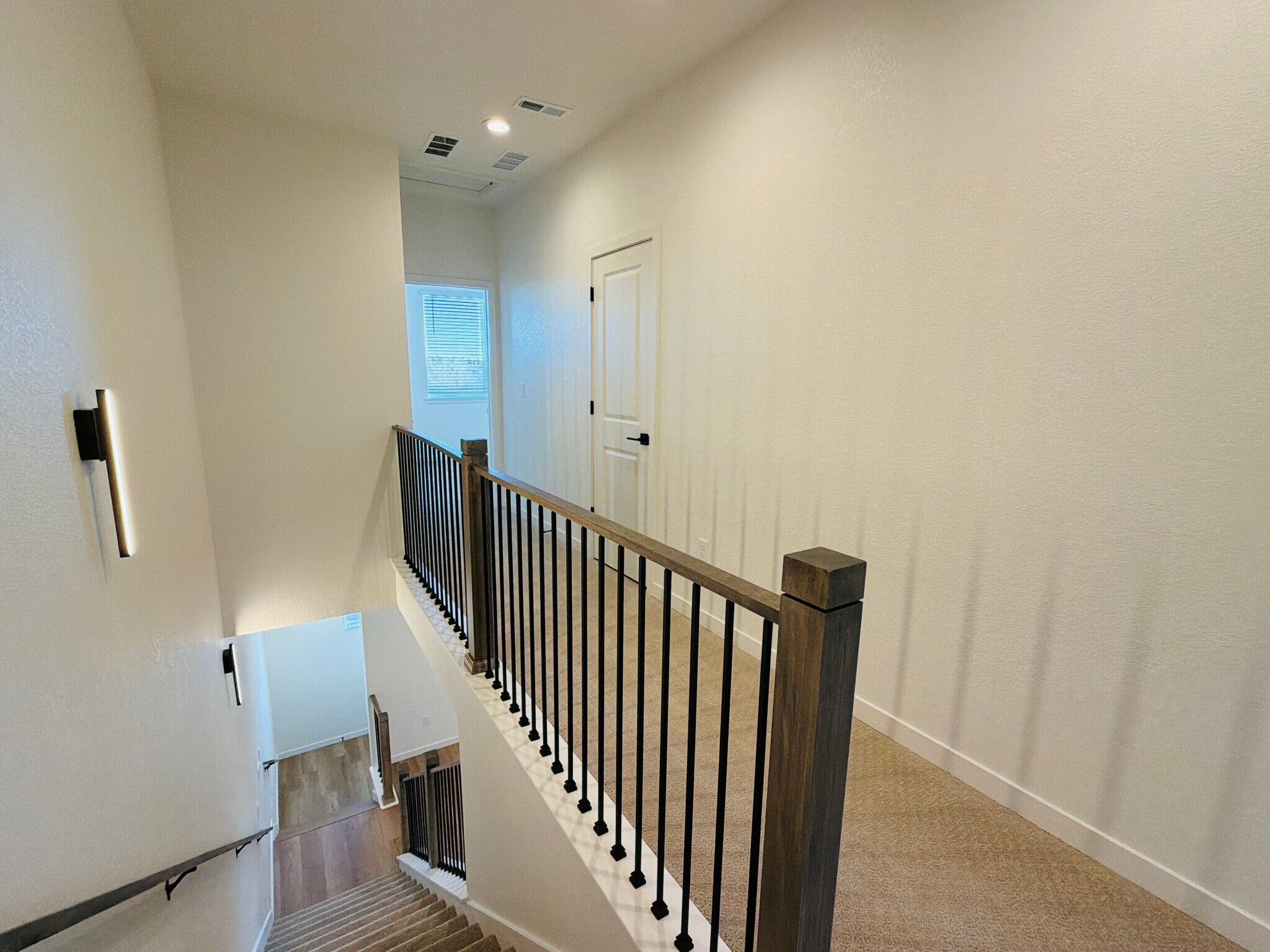 Building Photo - 7174 Clove Hitch Hts