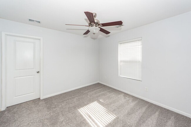 Building Photo - 5 Bedroom 3 Bath Home in Cane Bay Plantation - Summerville