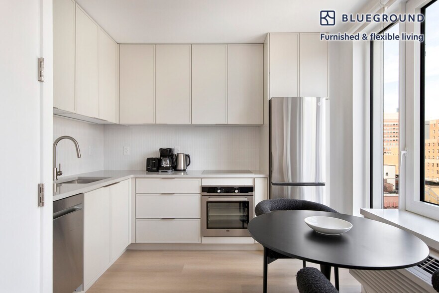 Building Photo - 150 Lawrence St