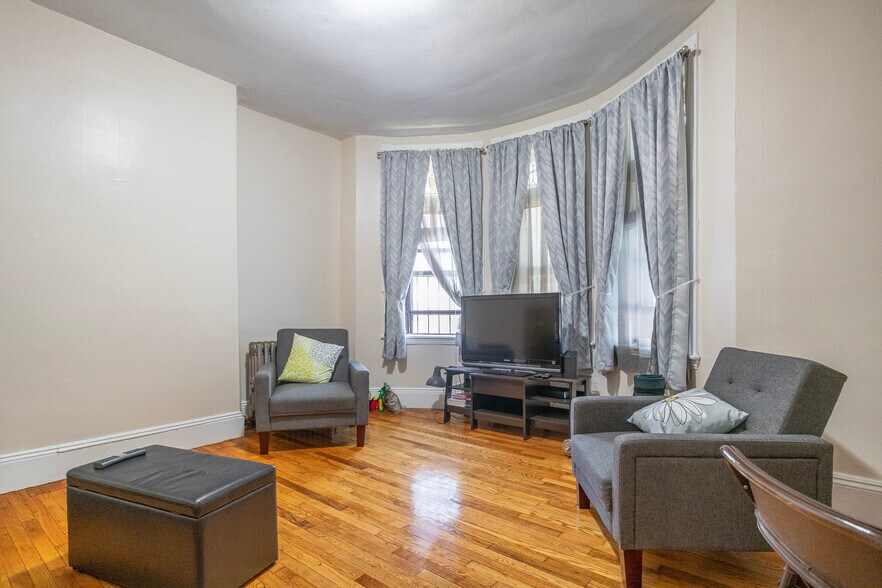 Building Photo - 872 Huntington Ave