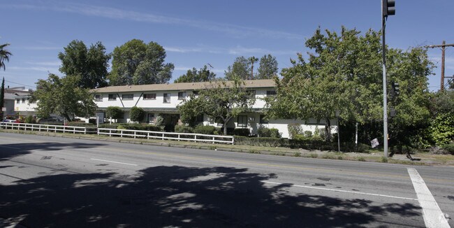 Building Photo - 4961 Coldwater Canyon Ave