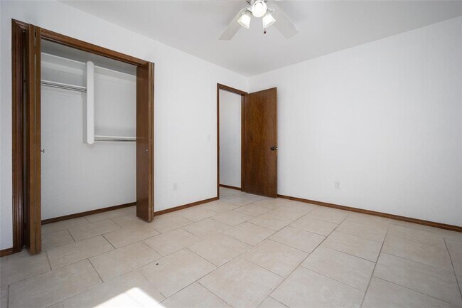 Building Photo - 2400 Northwood Ln