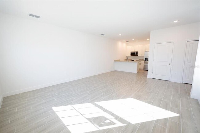 Building Photo - 1736 Pacific Rd