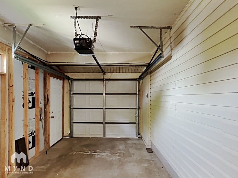 Building Photo - 4802 Hilldale Dr