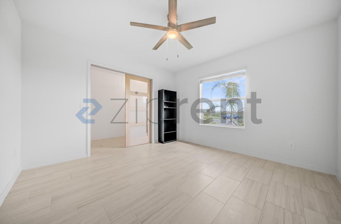 Building Photo - Unit