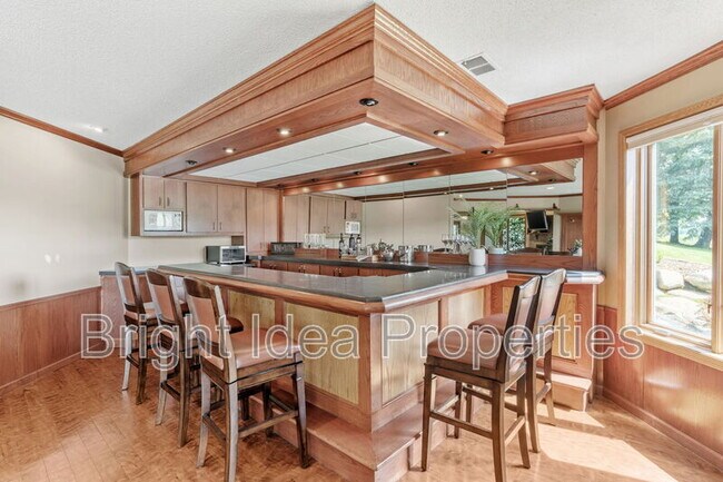 Building Photo - 6210 Deerwood Cir N