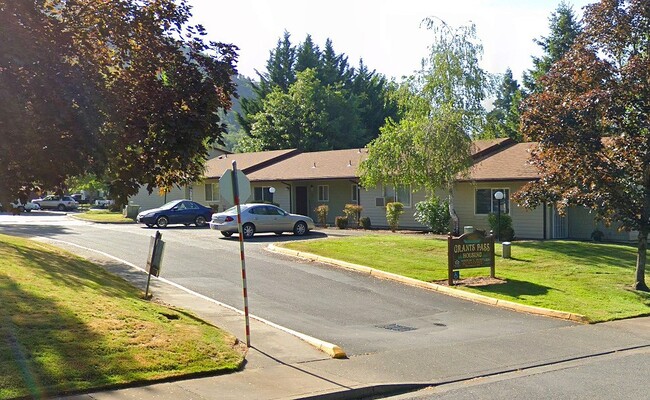 Building Photo - 1465 NE 10th St