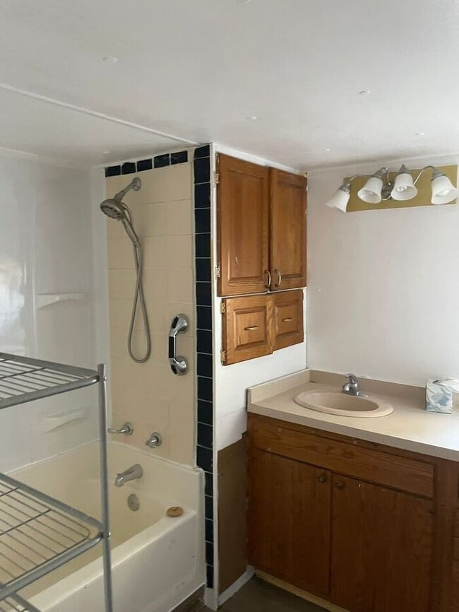 Building Photo - 3 bed/2 bath Trailer - COMING SOON!