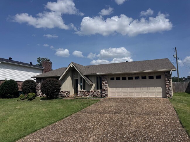 Building Photo - 1115 Briar Creek Rd