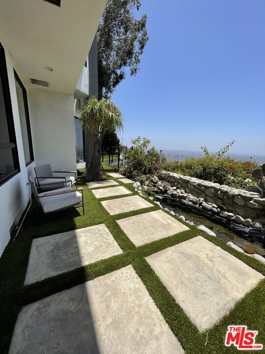 Building Photo - 8424 Grand View Dr