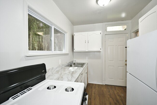 Building Photo - 1721 Montier St