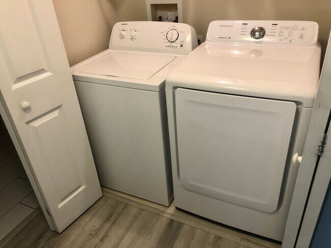Building Photo - Beautiful furnished 2/2 unit becoming avai...