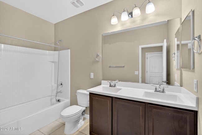 Building Photo - 1367 S Country Club Dr